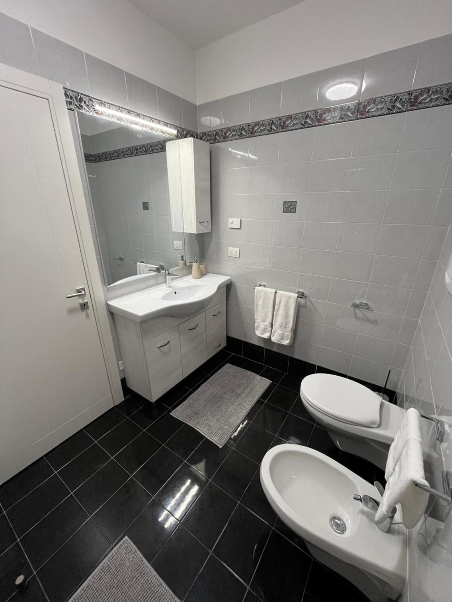 B&B Alessandro Private Room & Bathroom In Shared Apartment Arco Exteriör bild